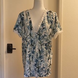 Floral V-neck top new